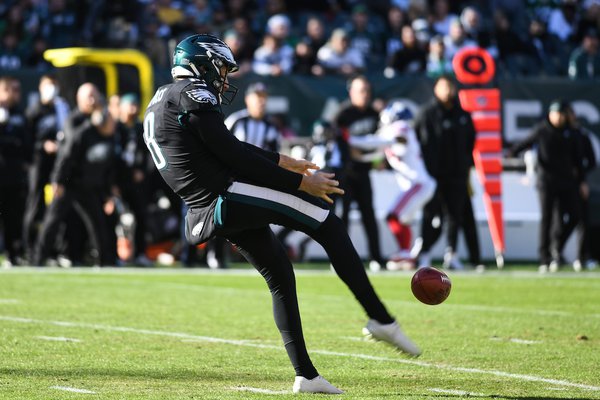 Arynn_Siposs_Eagles_Giants_1226211_Kate_Frese106.jpg