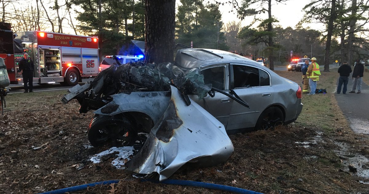 Good Samaritans rescue man from burning car | PhillyVoice