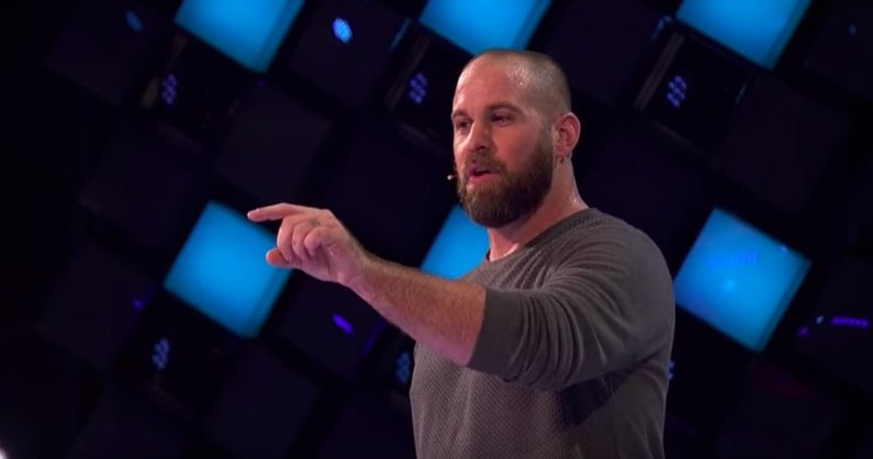 Eagles star Jon Dorenbos does 'America's Got Talent' magic trick (video)