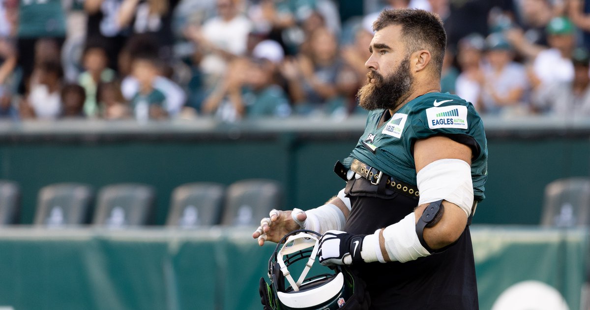 Jason Kelce Arrives to Eagles Practice Wearing Perfect Shirt After