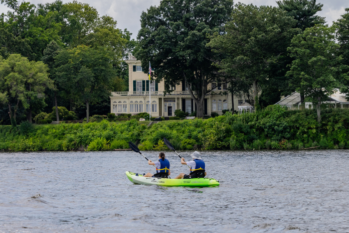 Guided kayak trip to Amico Island from Philadelphia