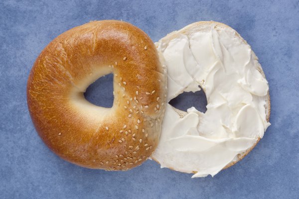 how many calories bagel