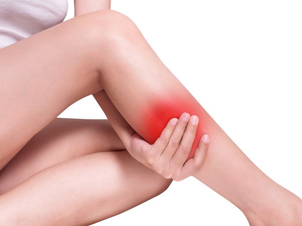 Woman with sever pain in her leg