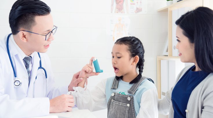 Doctor examining patient with asthma