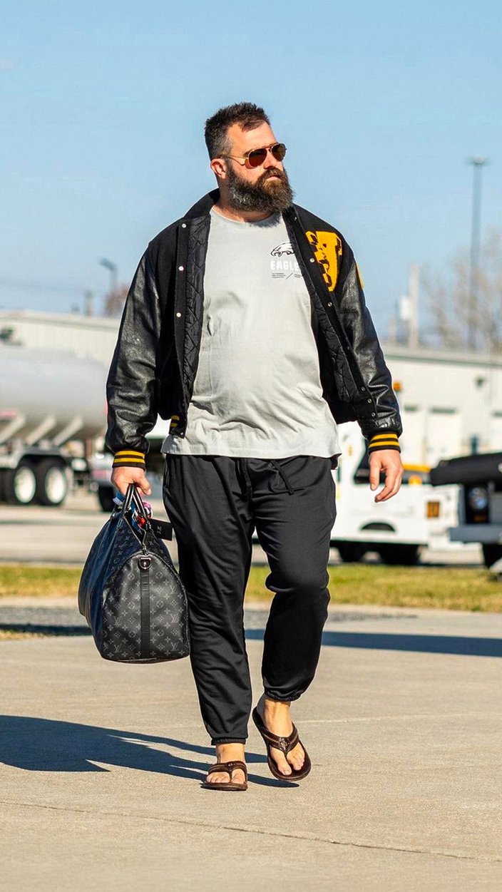 jason kelce flip flops