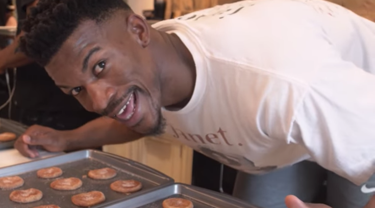 Jimmy Butler makes cookies