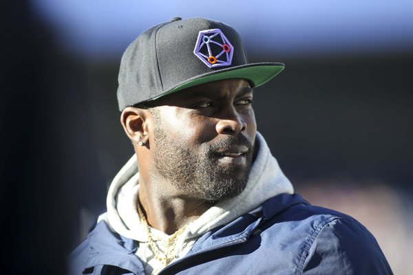 Vick agrees to 10-year deal worth more than $100 million