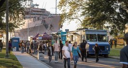 navy-yard-night-festival-food-trucks