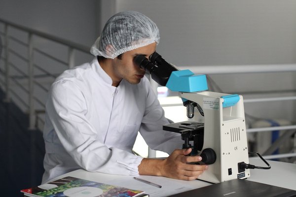researchers in lab pexels