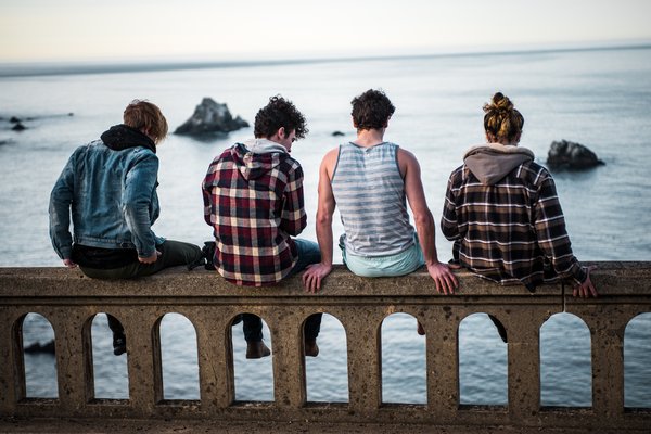 Teens_ledge_smoking_story_CDC_vaping