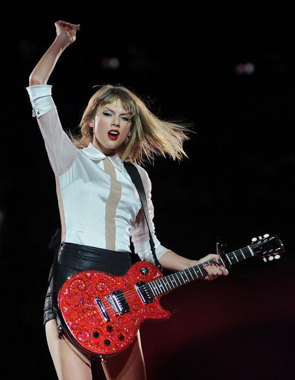 Taylor-Swift-Lincoln-Financial-Field-2013