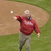 Mike-Schmidt-First-Pitch-Phillies