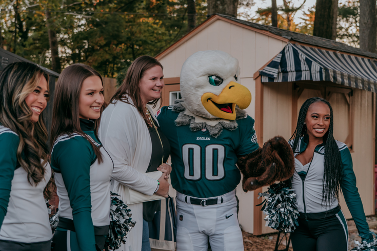 Swoop and Eagles Cheerleaders at Elmwood Park Zoo