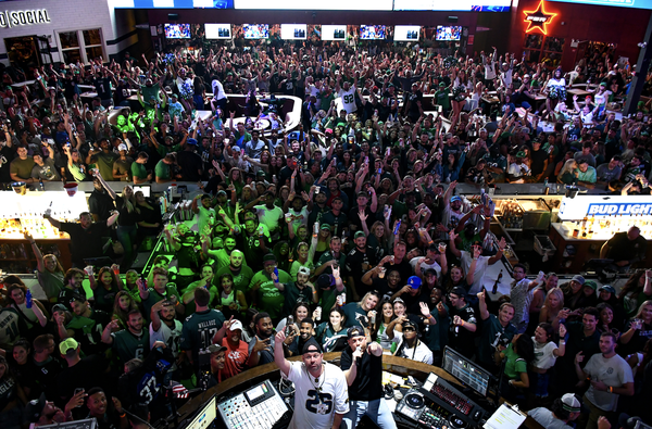 Valley Pitt, Philly fans unite against the Patriots