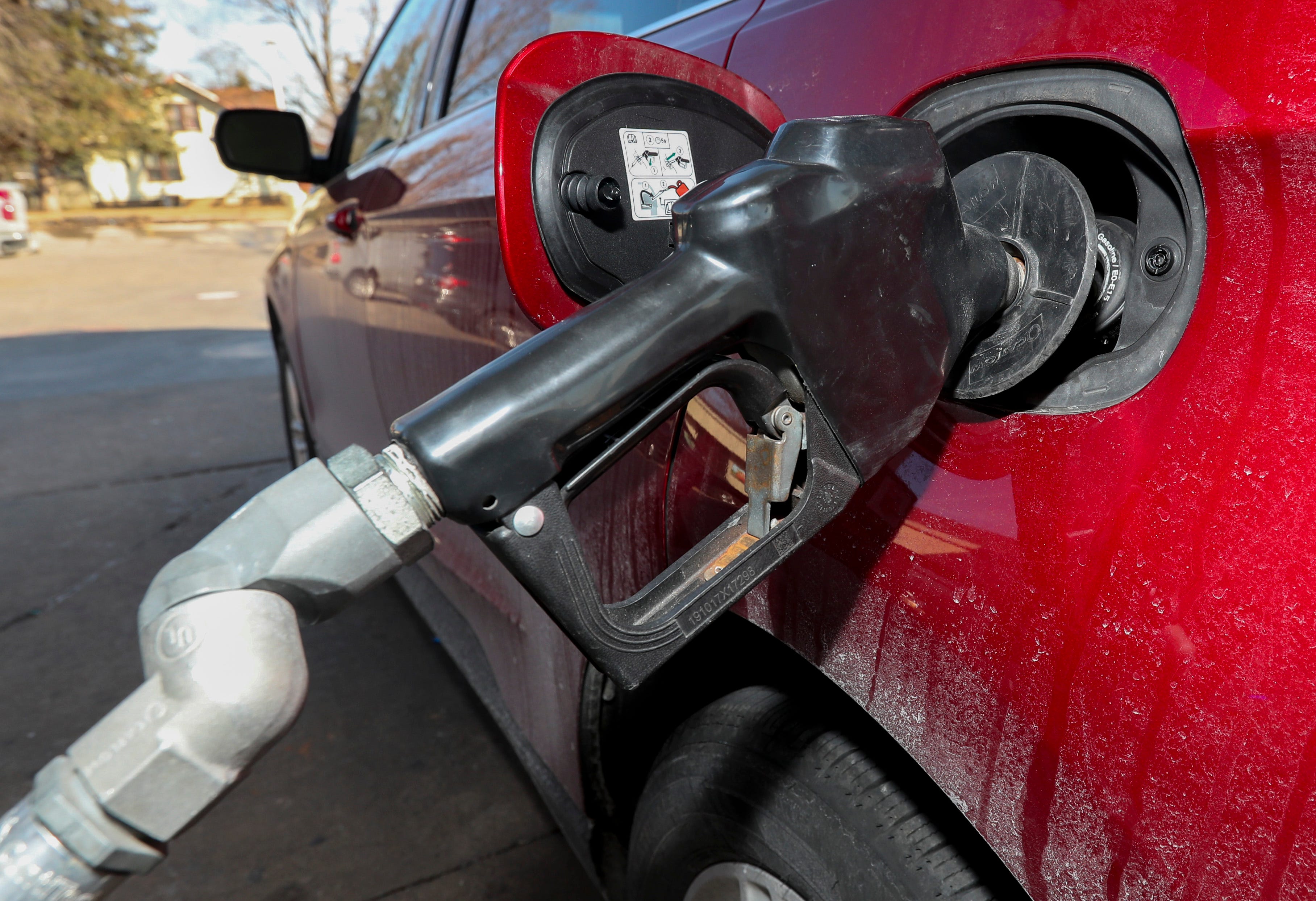 Gas prices surpass $4 per gallon average in Philly metro area