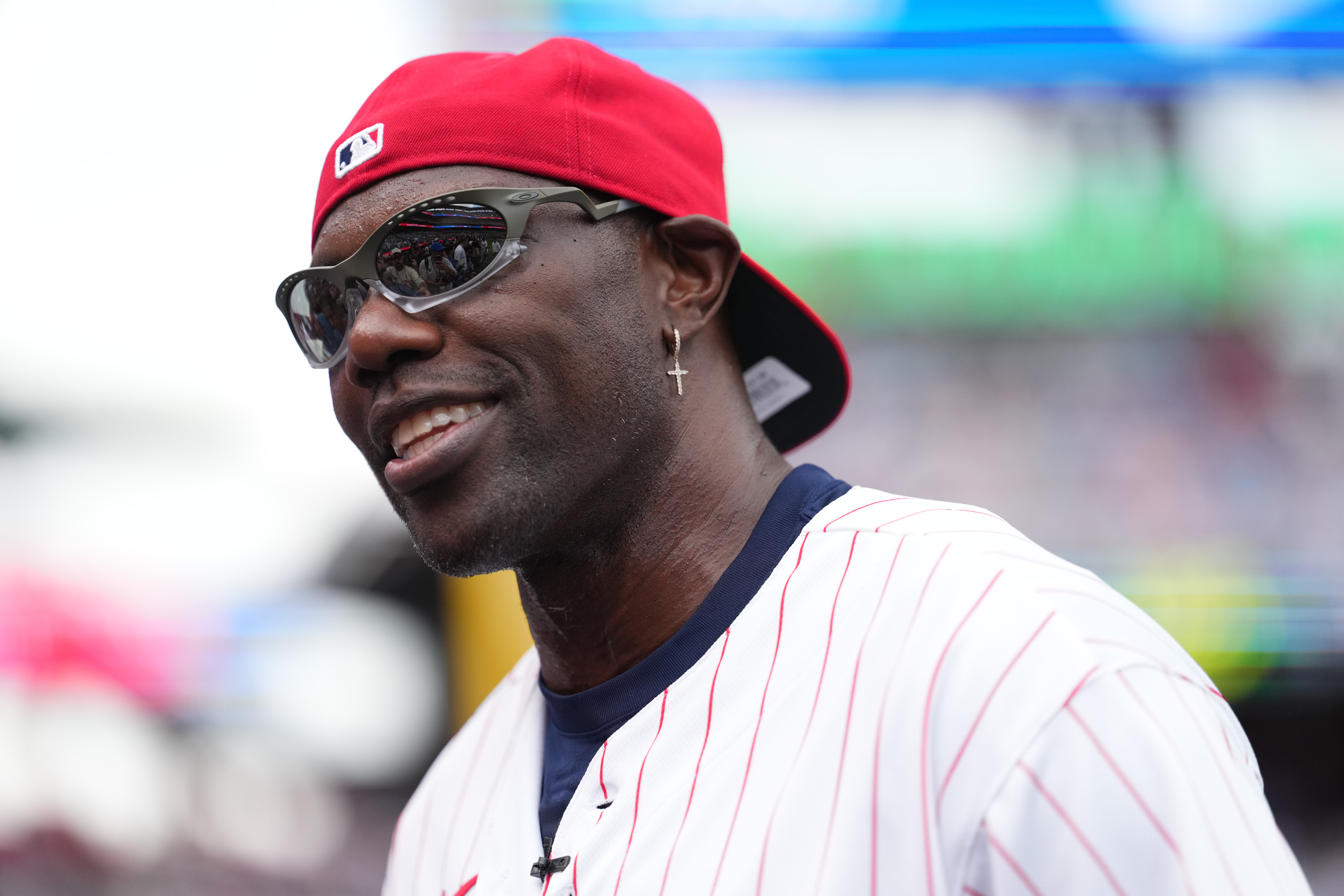 Trailer for Terrell Owens documentary revisits receiver's driveway workout during Eagles holdout