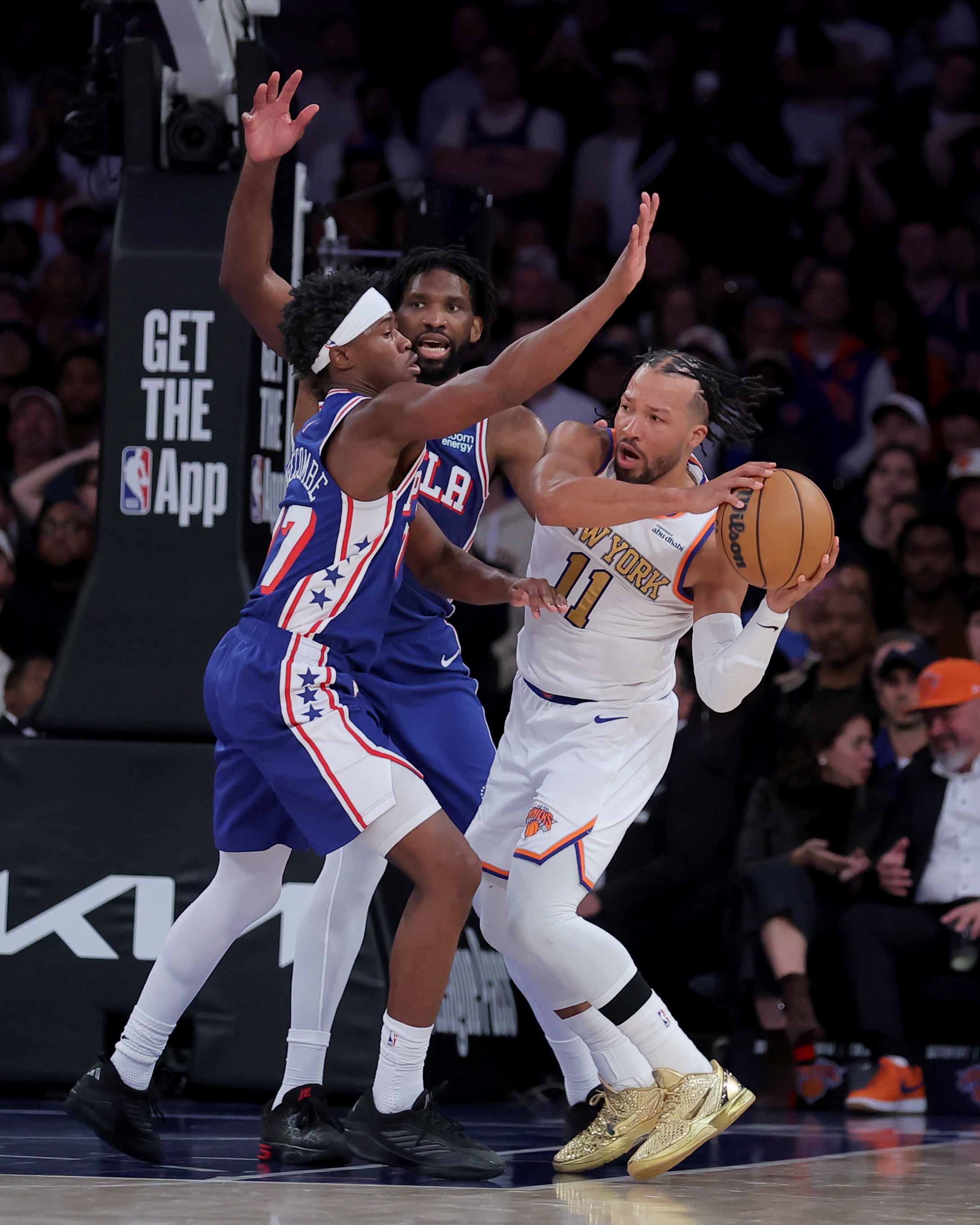 76ers beat defending champion Knicks in LeBron and Brown debut
