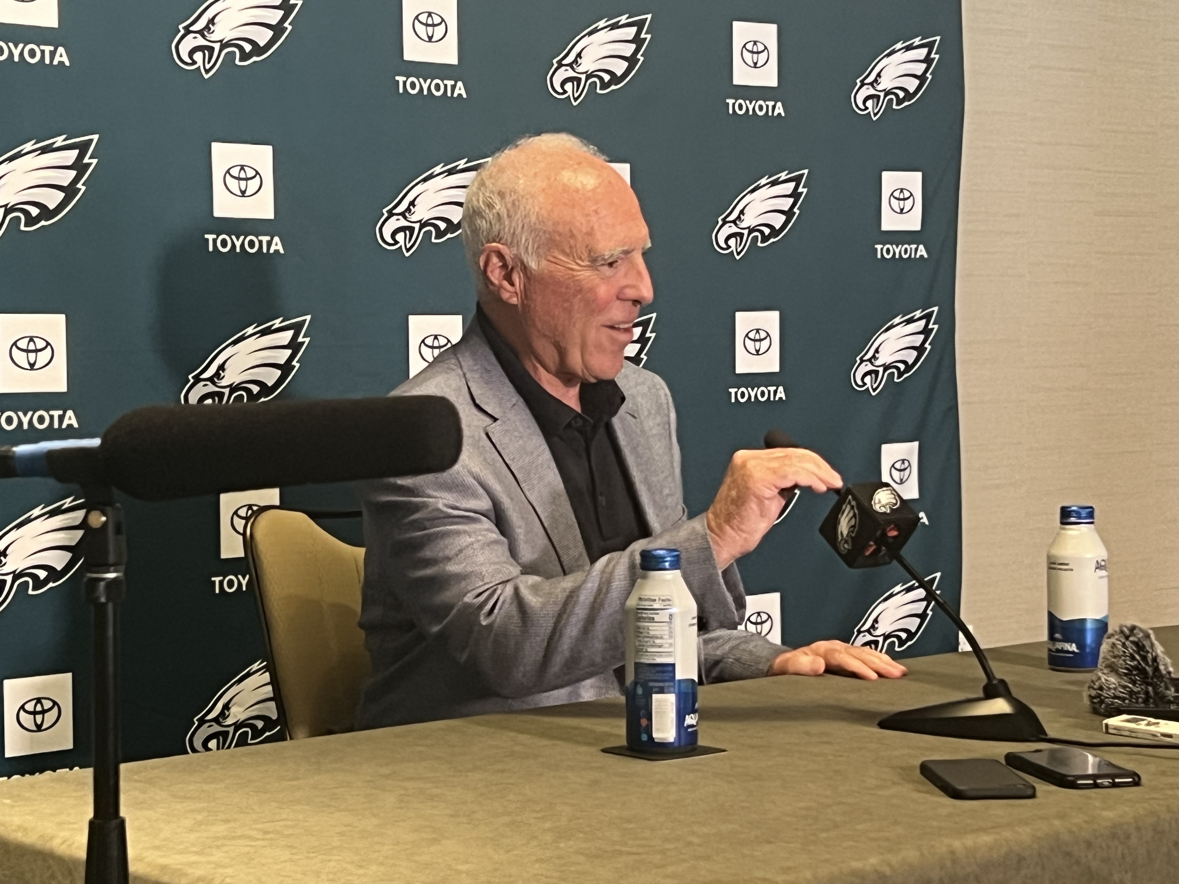 Jeffrey Lurie discusses new Eagles stadium, doesn't commit to site remaining in Philadelphia