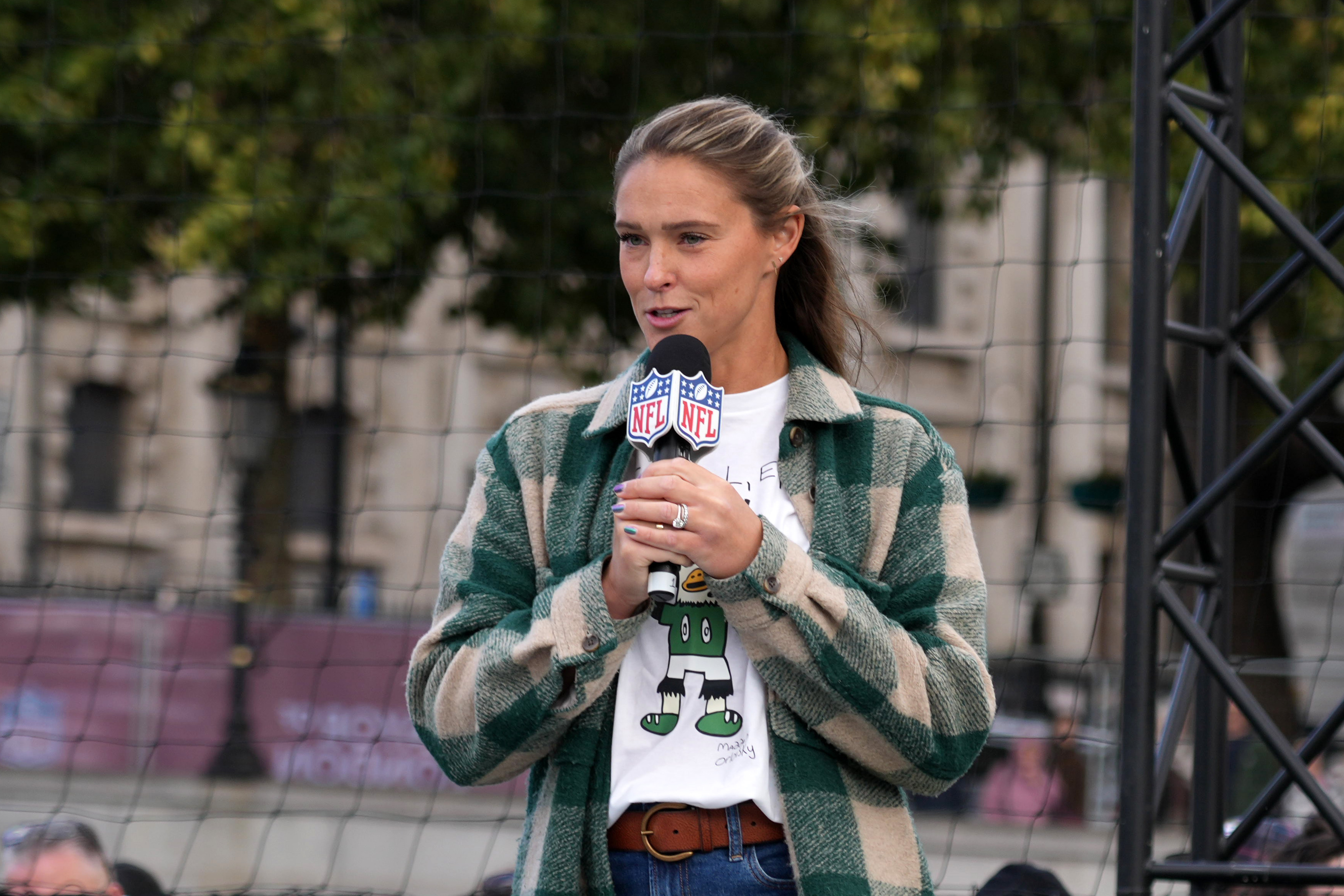 Kylie Kelce gives her take on Wawa testing sushi in the Philly suburbs