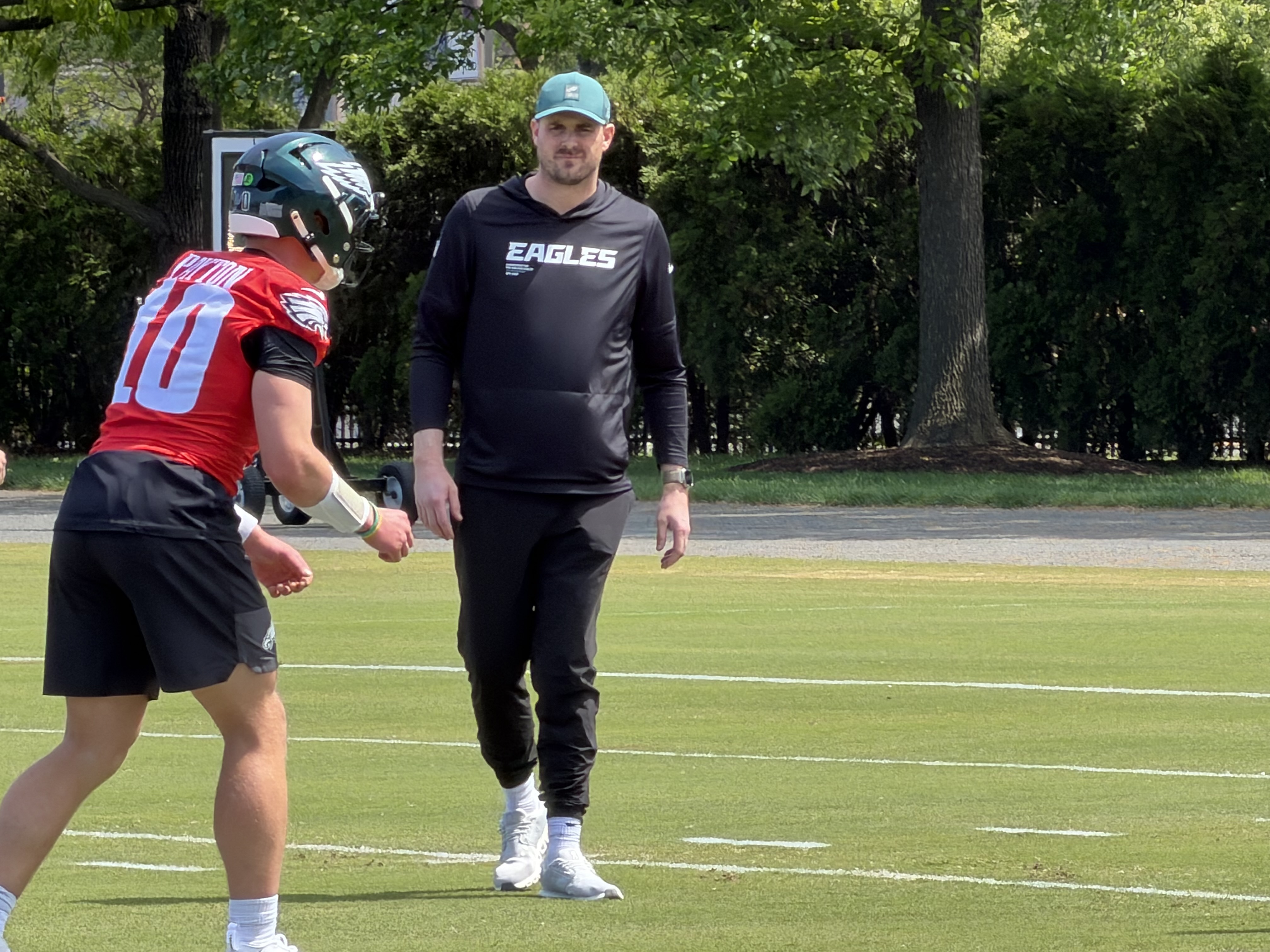 Vic Fangio's updated thoughts on his defensive players, and Sean Mannion's first Eagles presser