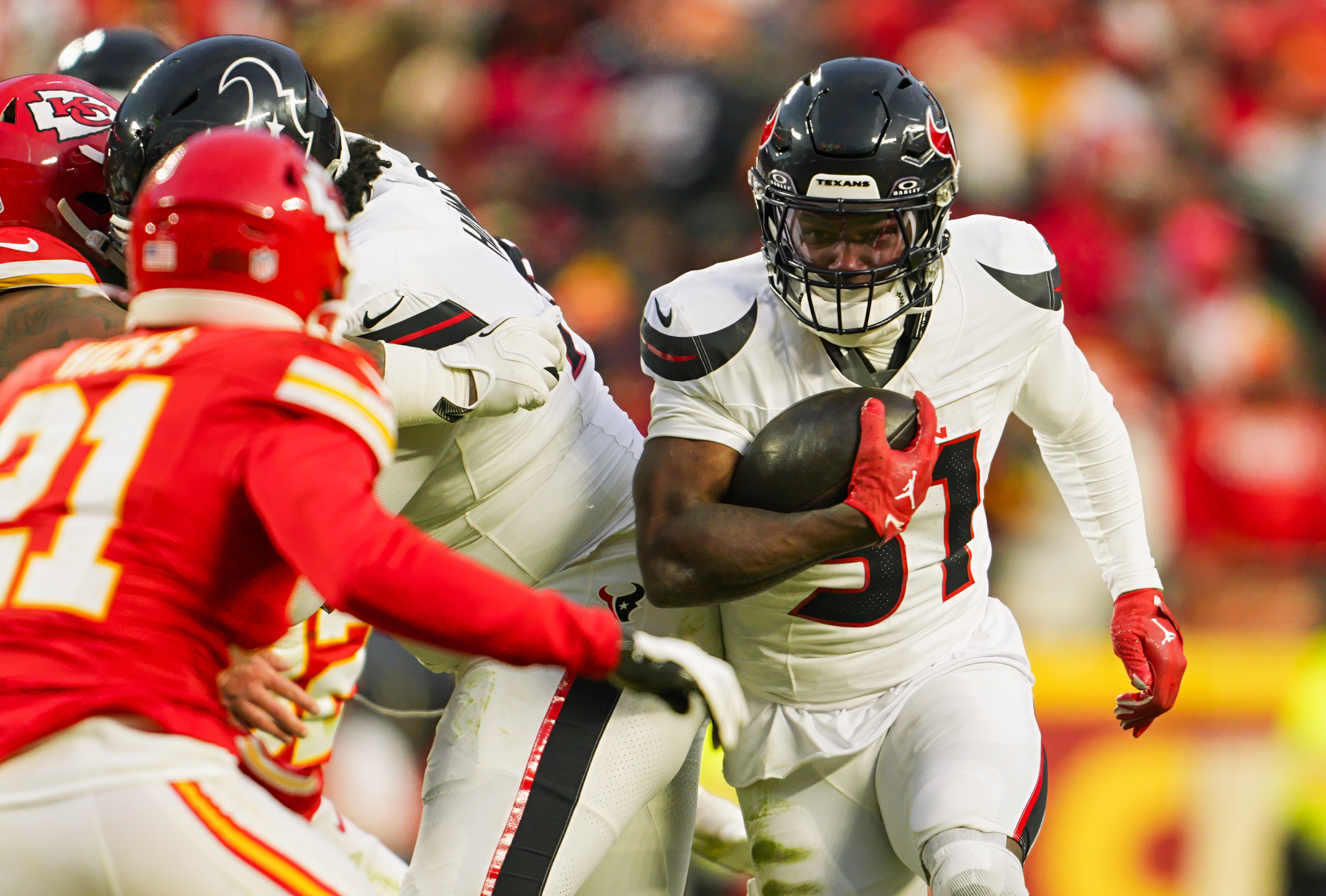 Eagles agree to terms with RB Dameon Pierce