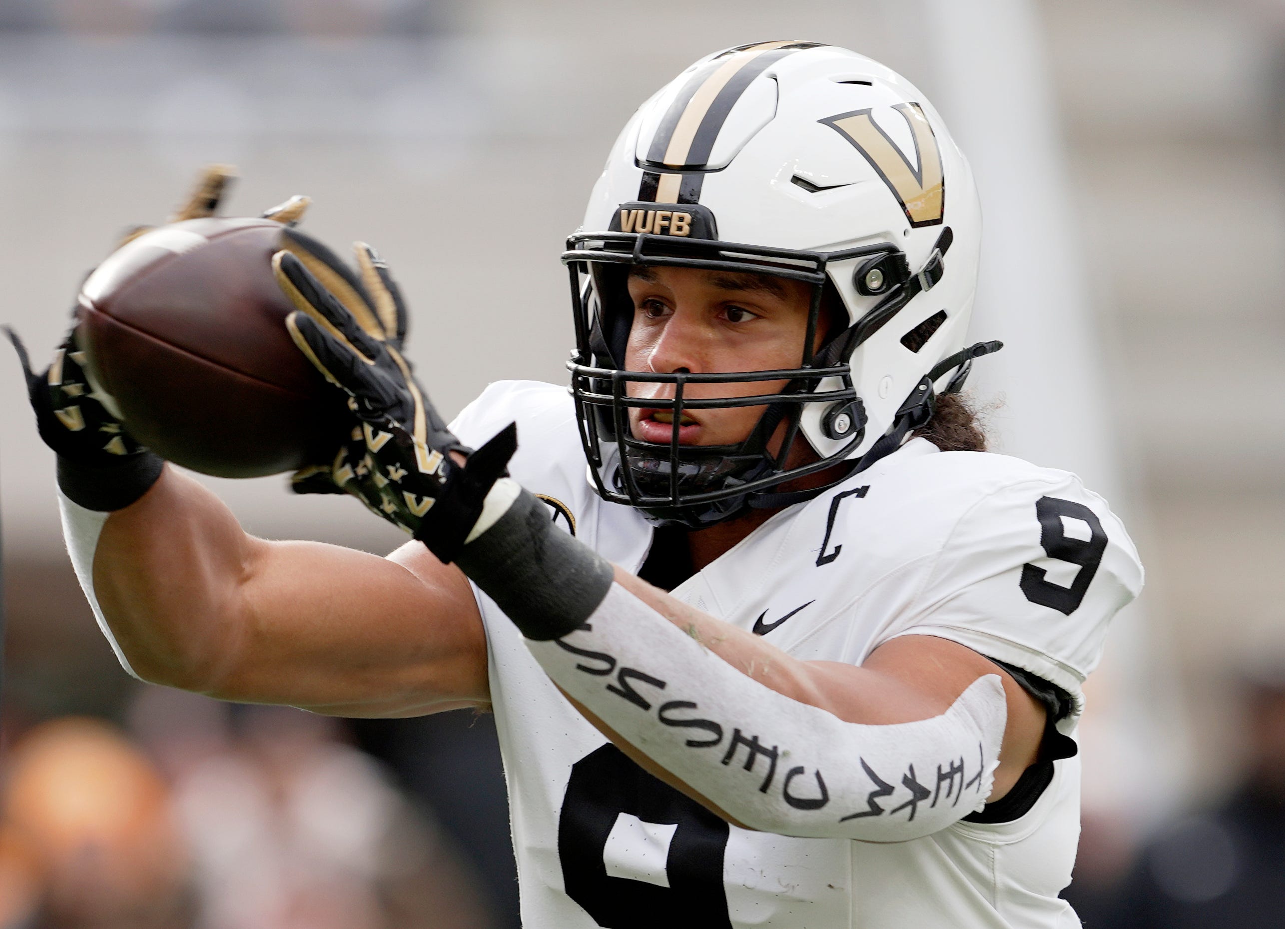 Eagles select Vanderbilt TE Eli Stowers with 54th overall pick of 2026 NFL Draft