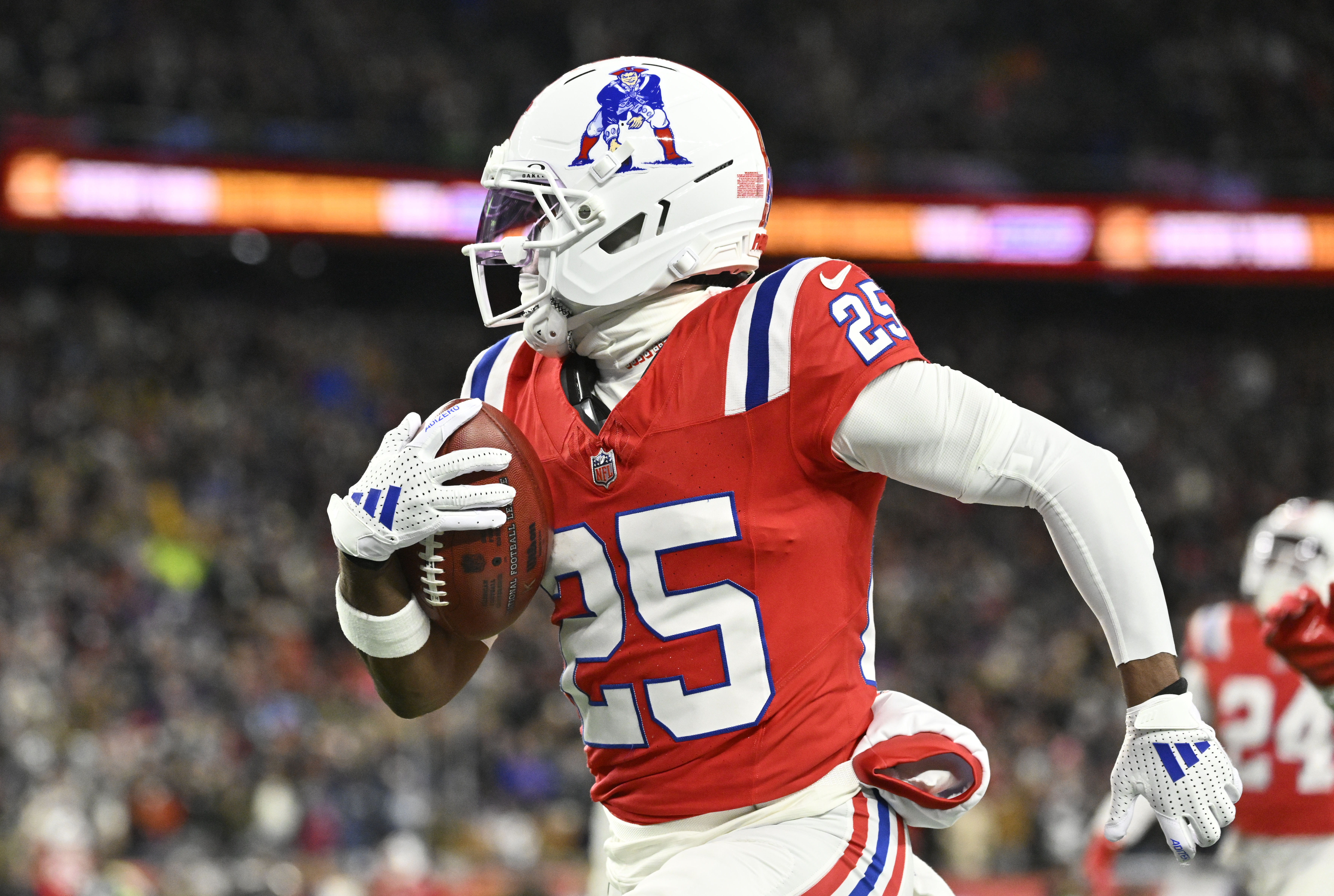 Mailbag: What Patriots players make sense for the Eagles in the A.J. Brown trade?