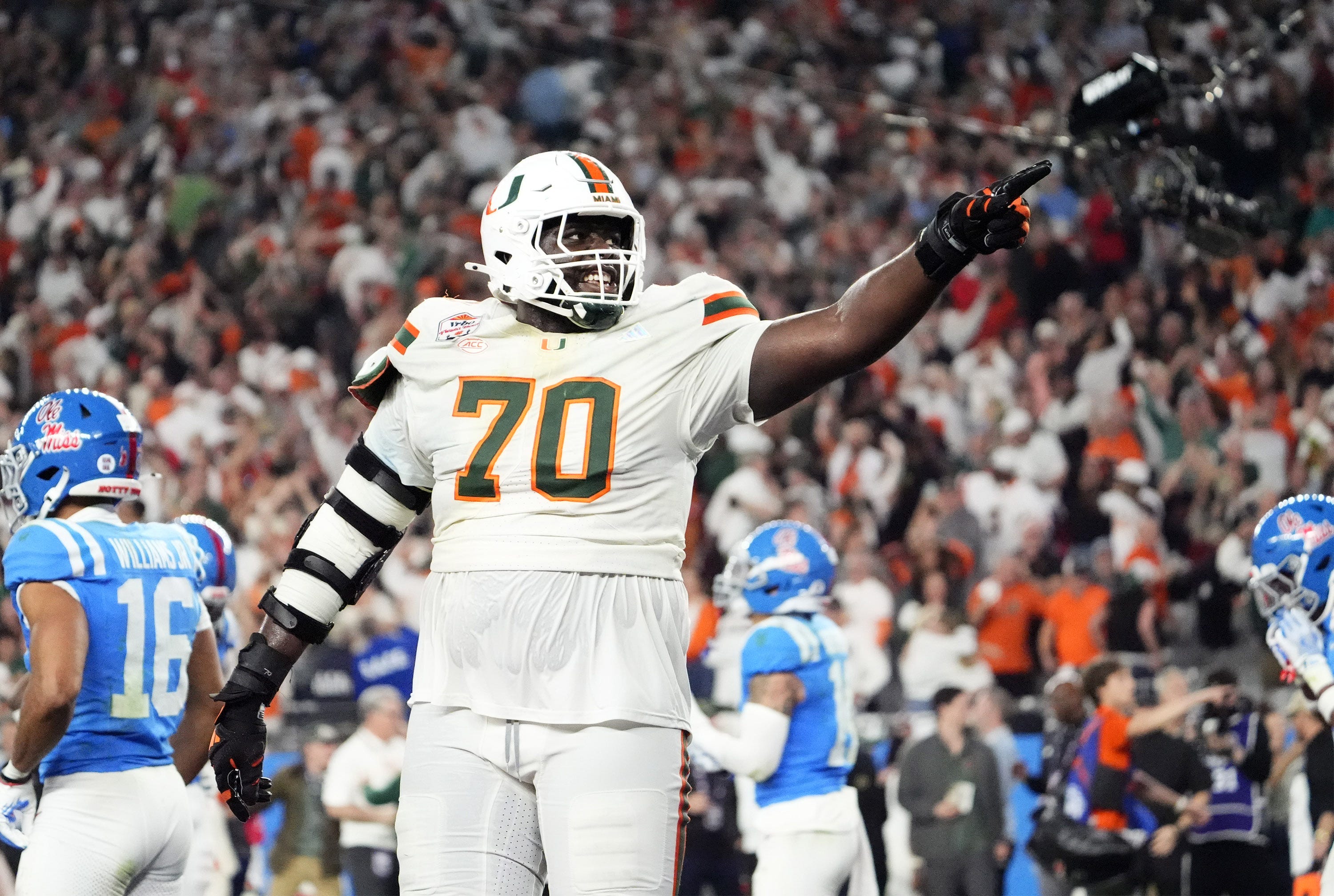 Eagles select Miami OT Markel Bell with 68th overall pick of 2026 NFL Draft