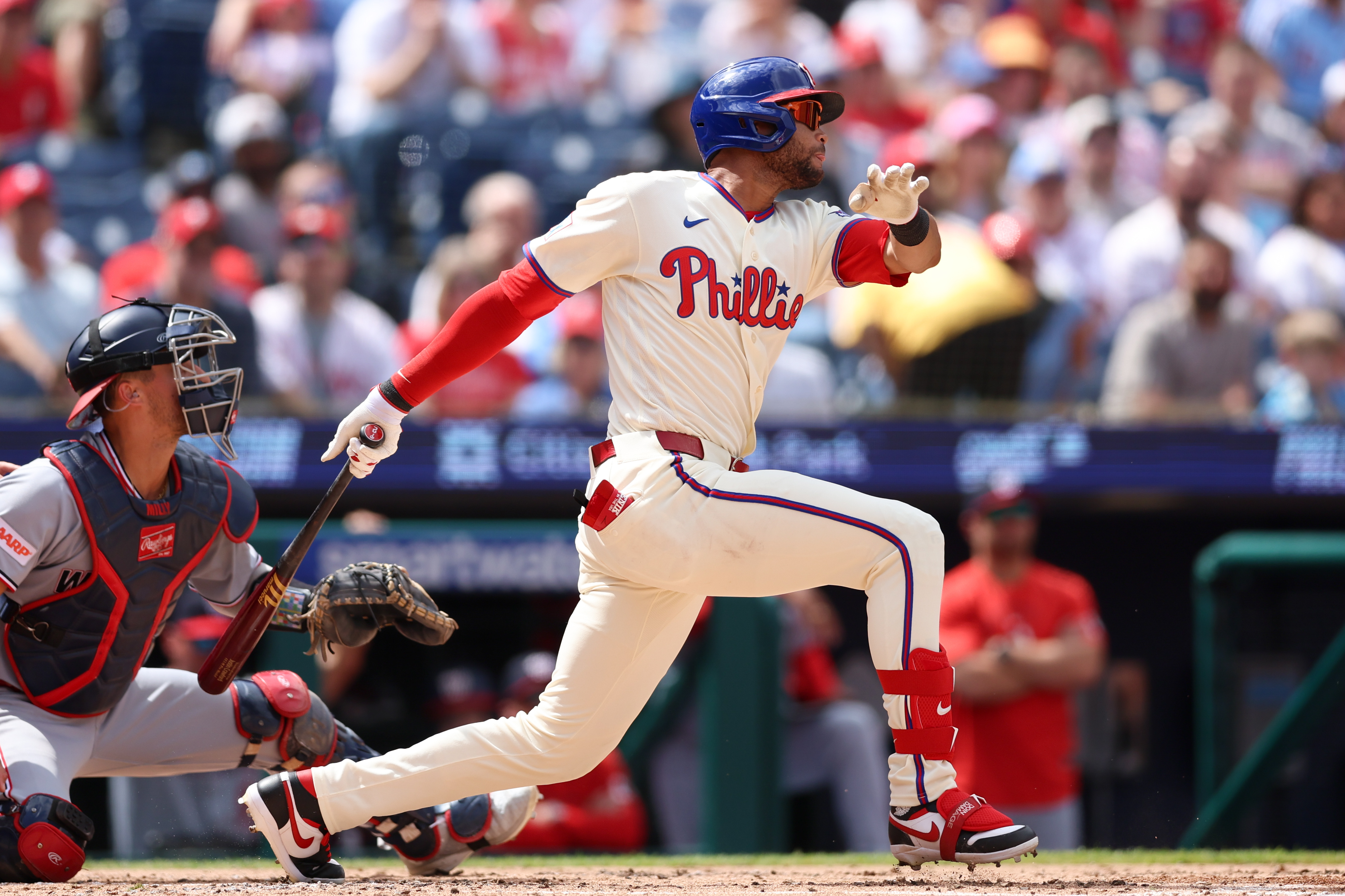 Phillies wake up late to take Nats series