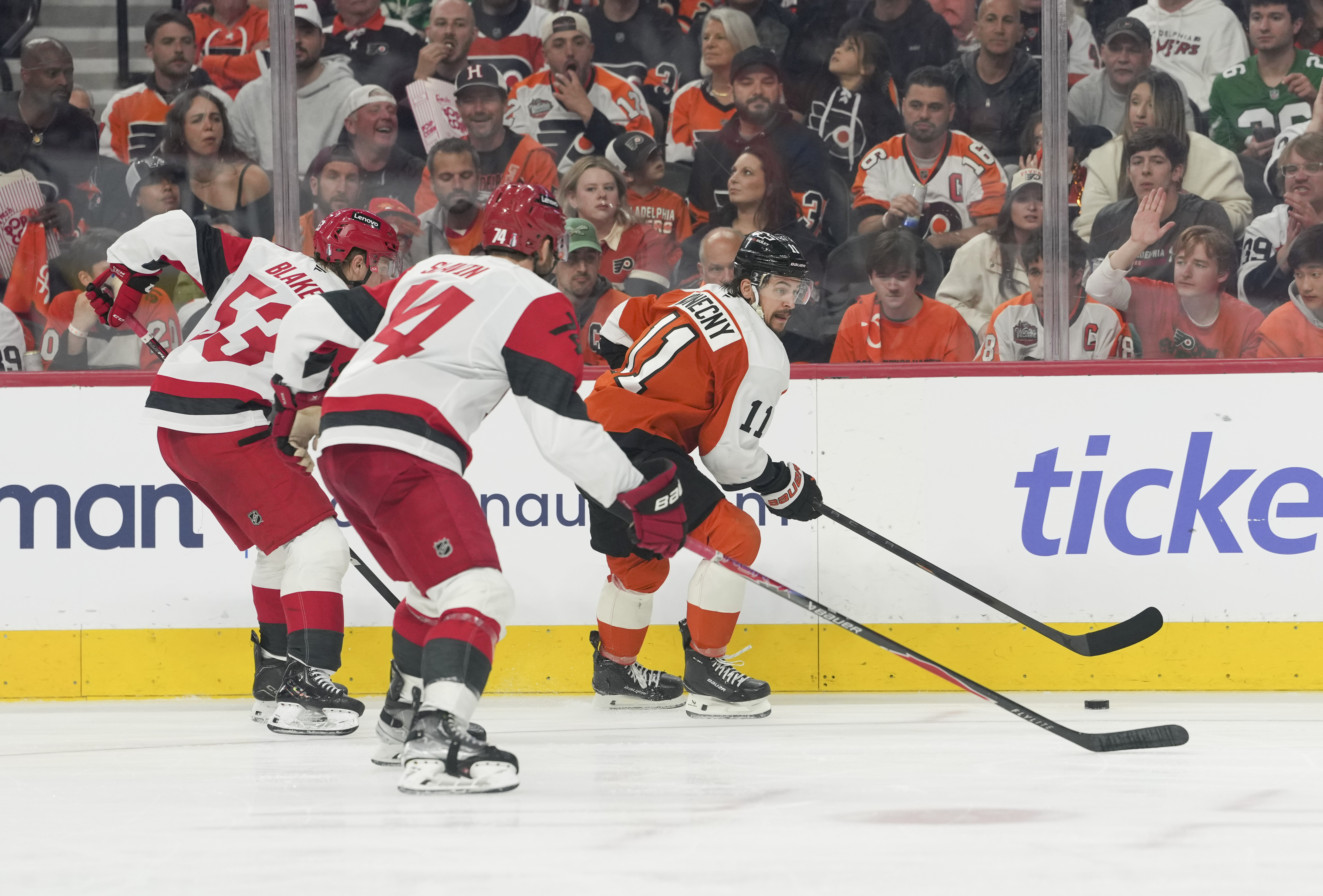 Flyers fight to overtime, but can't avoid four-game sweep from Hurricanes