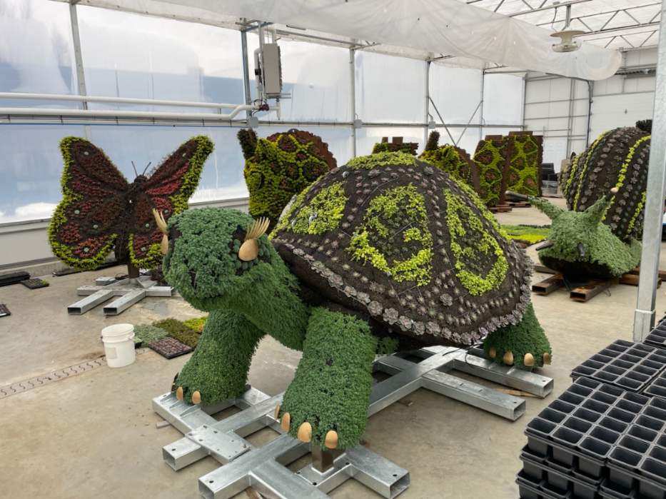 Philadelphia Zoo kicks off spring with new topiaries and guided tours